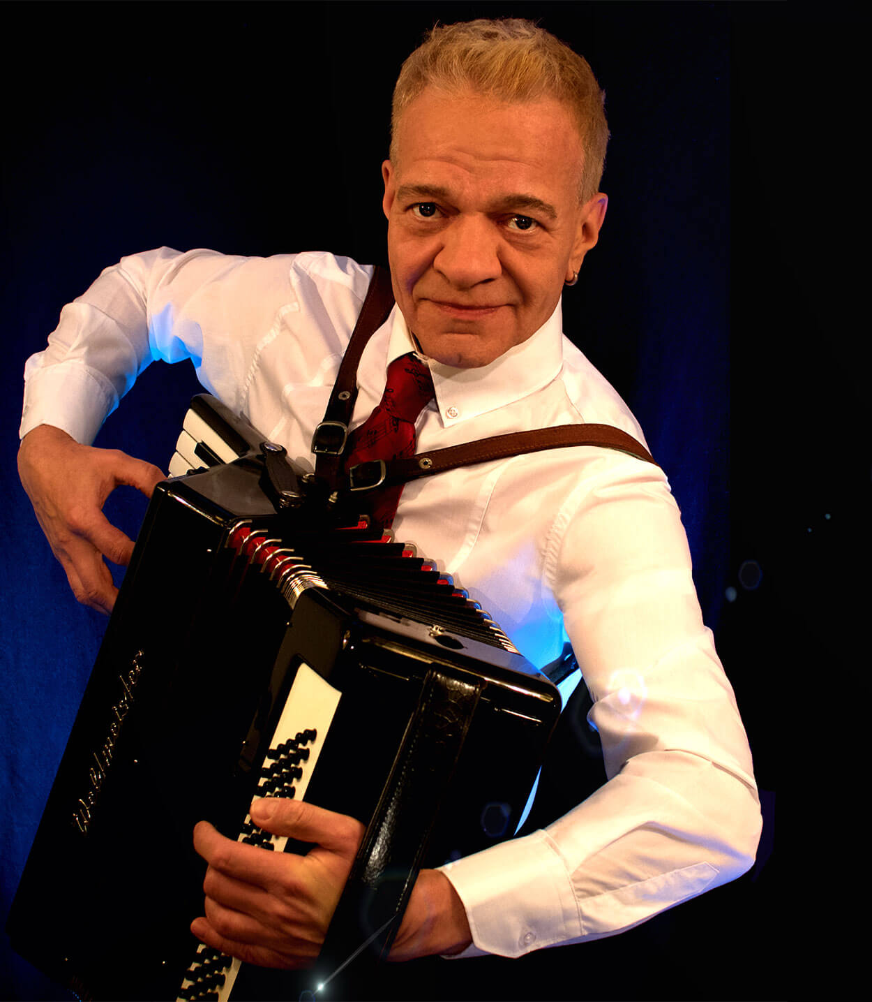 Andreas von Haselberg mit Akkordeon