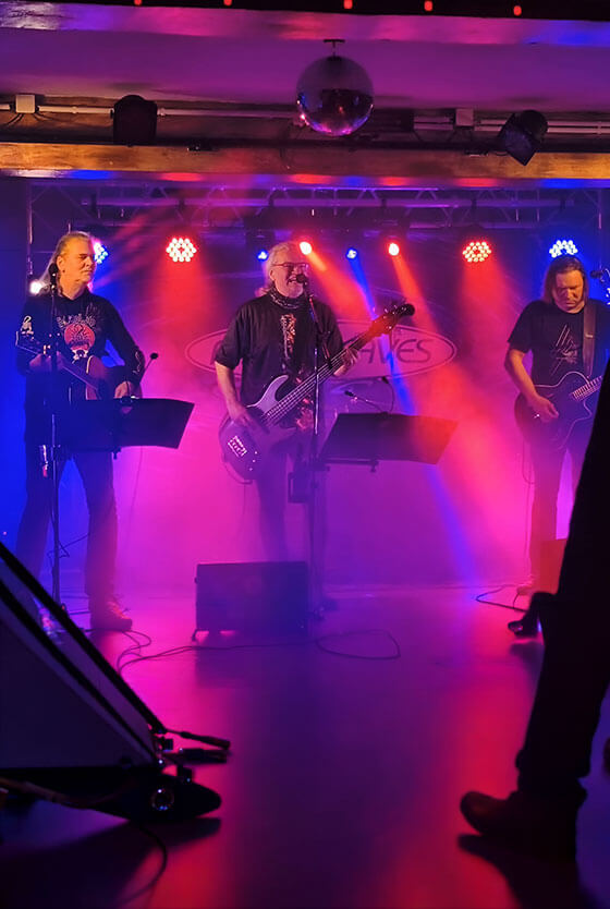 Alternative Rockband Freak Waves